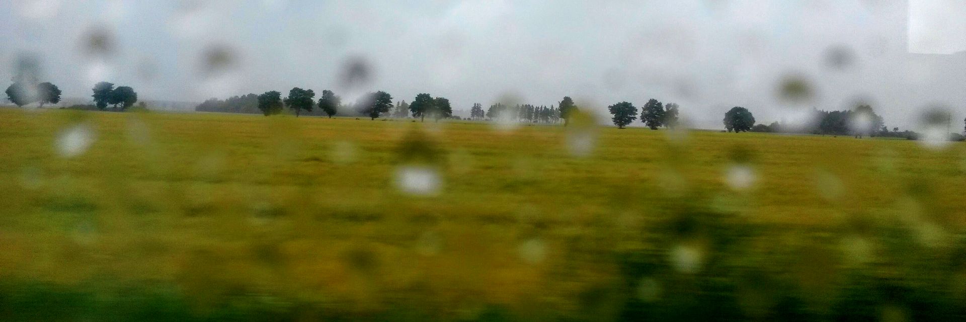 deszcz z pociągu